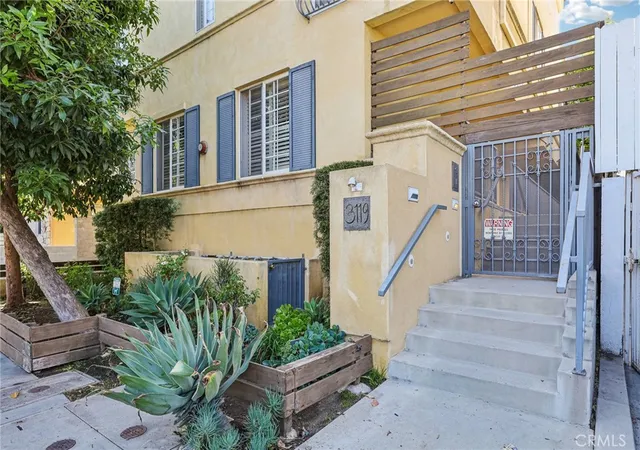 Photo 1 of Townhouse for sale at 3119 S Durango #7, Los Angeles, CA 90034 | MLS# AR26209386 | Listing updated on 2026-10-11