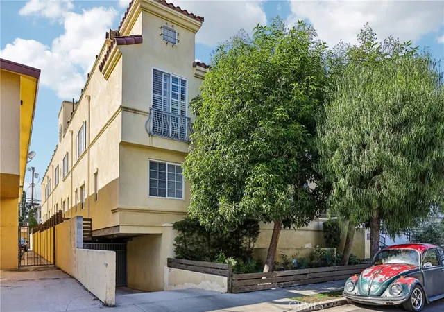 Photo 2 of Townhouse for sale at 3119 S Durango #7, Los Angeles, CA 90034 | MLS# AR26209386 | Listing updated on 2026-10-11
