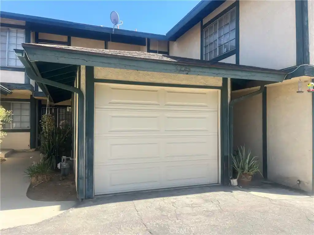 Listing Photo 2 - Condo for sale in 3775 Oxford located at 3775 Oxford, San Bernardino, CA 92404 - Unit 3775 Oxford