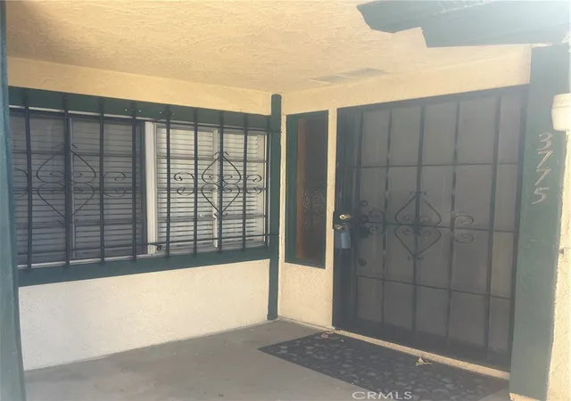 Listing Photo 3 - Condo for sale in building located at 3775 Oxford, San Bernardino, CA 92404