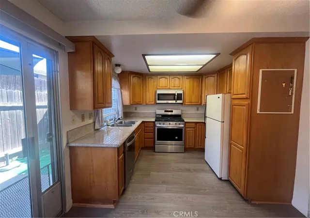 Listing Photo 5 - Condo for sale in building located at 3775 Oxford, San Bernardino, CA 92404