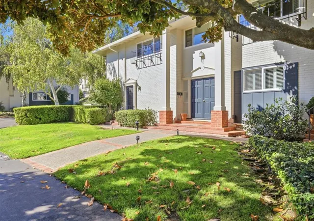 Photo 3 of Condo for sale at 600 Pennsylvania Ave #5, Los Gatos, CA 95030 | MLS# ML82062596 | Listing updated on 2026-10-12