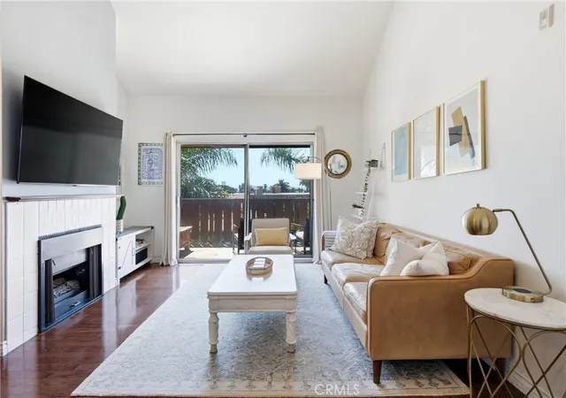 Photo 3 of Condo for sale at 384 Redondo Ave #401, Long Beach, CA 90814 | MLS# PW26208395 | Listing updated on 2026-09-27