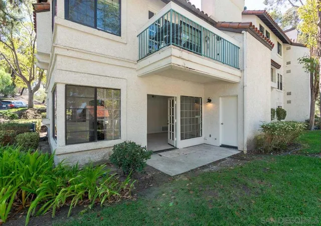 Listing Photo 4 - Condo for sale in building located at 16238 Avenida Venusto, San Diego, CA 92128 - Unit #A