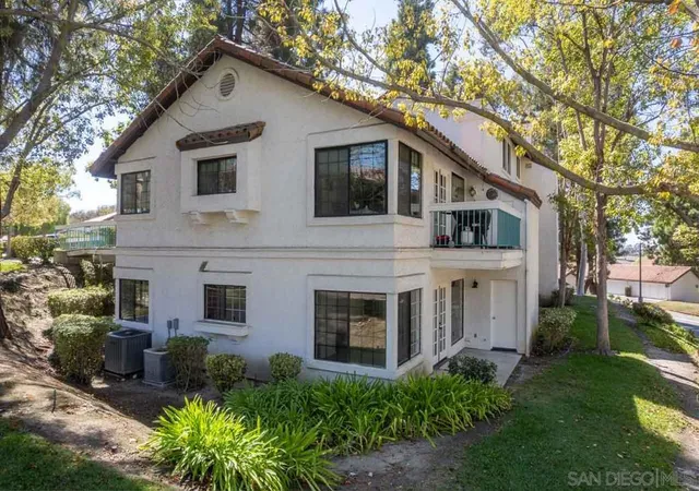 Listing Photo 5 - Condo for sale in building located at 16238 Avenida Venusto, San Diego, CA 92128 - Unit #A