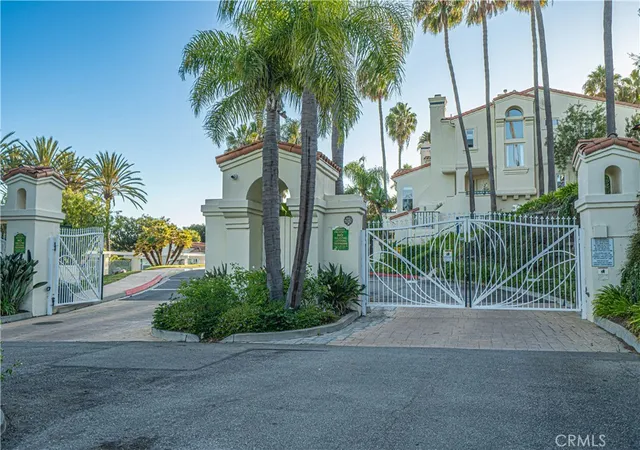 Photo 3 of Townhouse for sale at 6473 Zuma View #134, Malibu, CA 90265 | MLS# SR26203850 | Listing updated on 2026-10-04