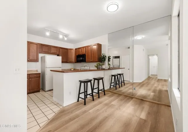 Photo 3 of Condo for sale at 2456 Pleasant Way #E, Thousand Oaks, CA 91362 | MLS# 226004576 | Listing updated on 2026-10-02