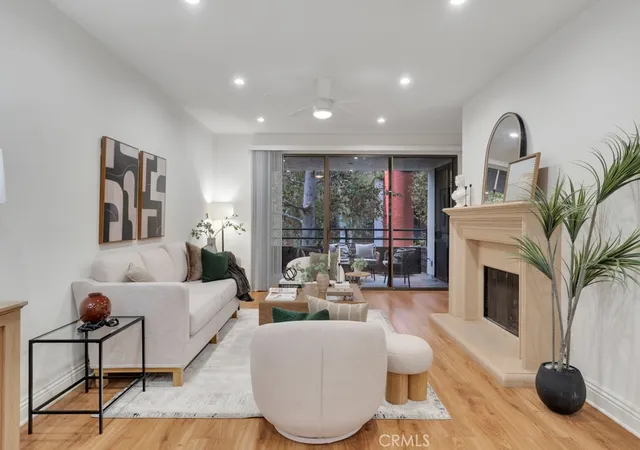 Condo for sale at 4792 Park Encino Ln #102, Encino, CA 91436 | MLS# SR26207638