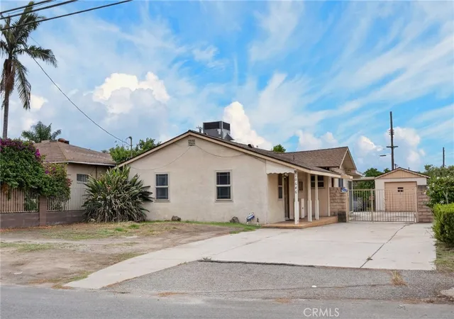 Photo 2 of Sale Pending at 10646 Nettleton St, Sun Valley, CA 91352 | MLS# SR26197527 | Listing updated on 2026-10-01