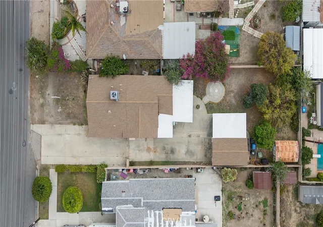 Photo 3 of Sale Pending at 10646 Nettleton St, Sun Valley, CA 91352 | MLS# SR26197527 | Listing updated on 2026-10-01