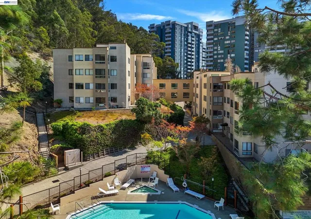 Condo for sale at 545 Pierce St #3204, Albany, CA 94706 | MLS# 41149390