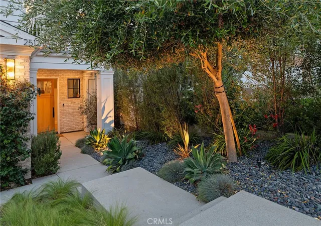 Photo 1 of Single family home for sale at 2517 Elm Ave, Manhattan Beach, CA 90266 | MLS# SB26209040 | Listing updated on 2026-10-09