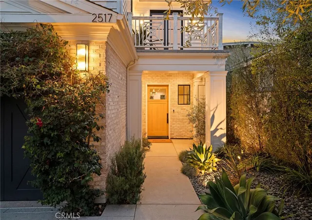 Photo 2 of Single family home for sale at 2517 Elm Ave, Manhattan Beach, CA 90266 | MLS# SB26209040 | Listing updated on 2026-10-09