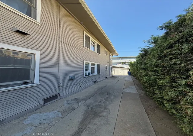 Photo 2 of Multi family home for sale at 333 West 9th, Long Beach, CA 90813 | MLS# PW26205276 | Listing updated on 2026-09-25