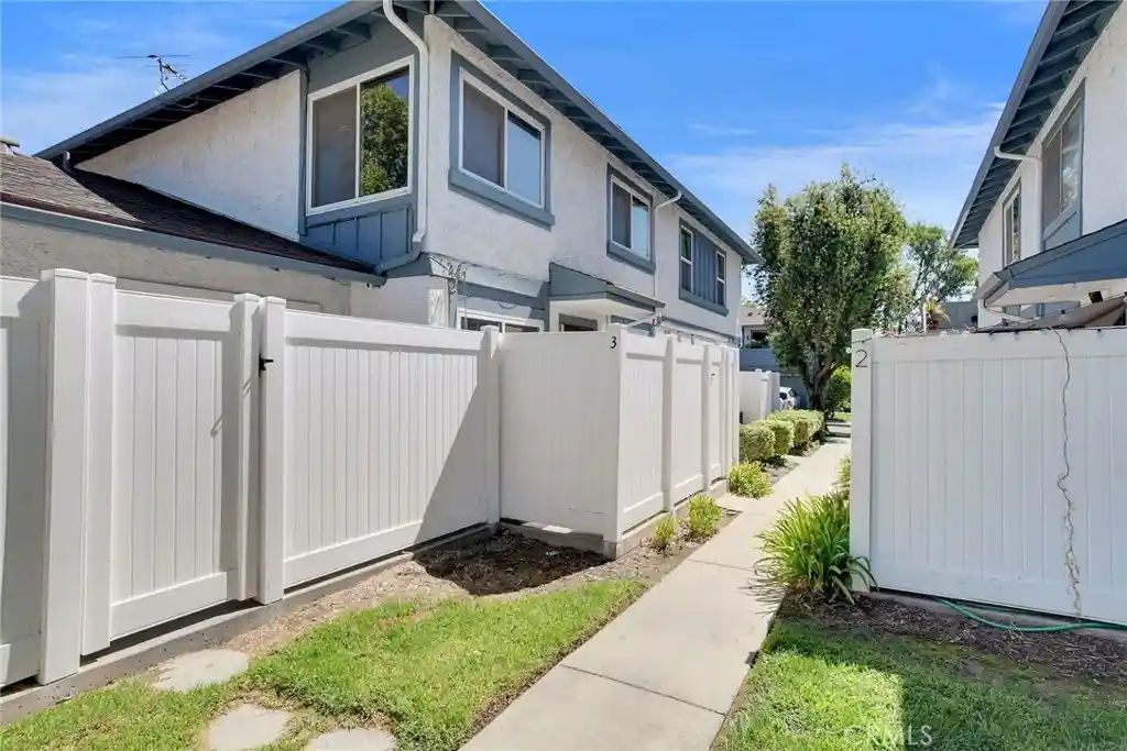 Townhouse for sale at 878 West 13th, Azusa, CA 91702 | MLS# CV26195683