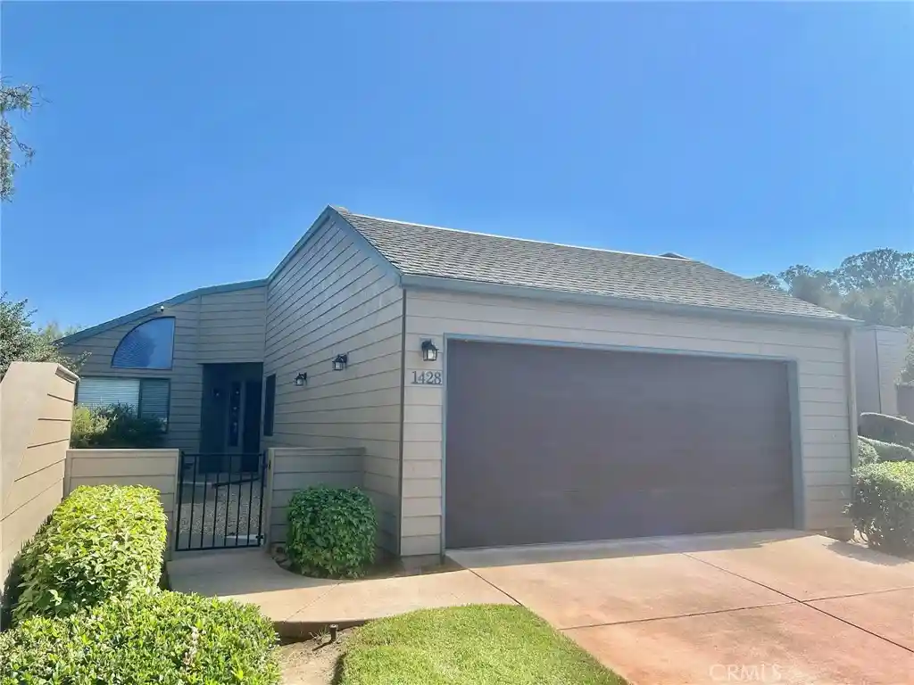 Listing Photo 1 - Condo for sale in building located at 1428 Oakridge Park Rd, Santa Maria, CA 93455