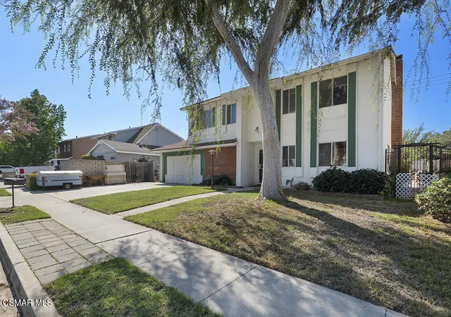 Photo 2 of Single family home for sale at 2042 Kasten St, Simi Valley, CA 93065 | MLS# 226004582 | Listing updated on 2026-09-29