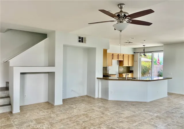 Listing Photo 5 - Condo for sale in building located at 25192 Mdw Walk, Murrieta, CA 92562 - Unit #1
