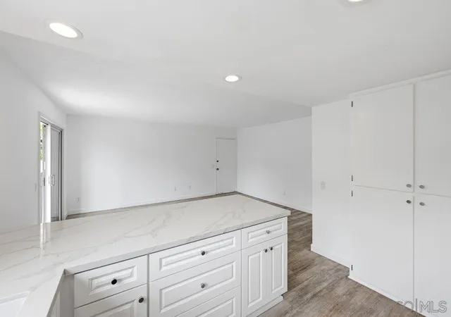 Listing Photo 5 - Condo for sale in building located at 155 Rosebay Dr, Encinitas, CA 92024 - Unit #40