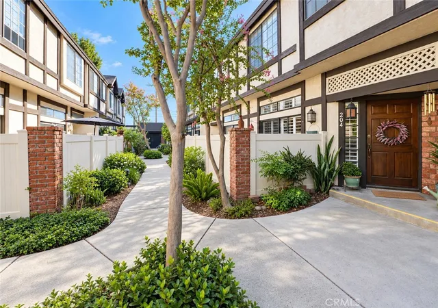 Photo 1 of Sale Pending at 20737 Roscoe Blvd #204, Winnetka, CA 91306 | MLS# SR26208746 | Listing updated on 2026-10-08