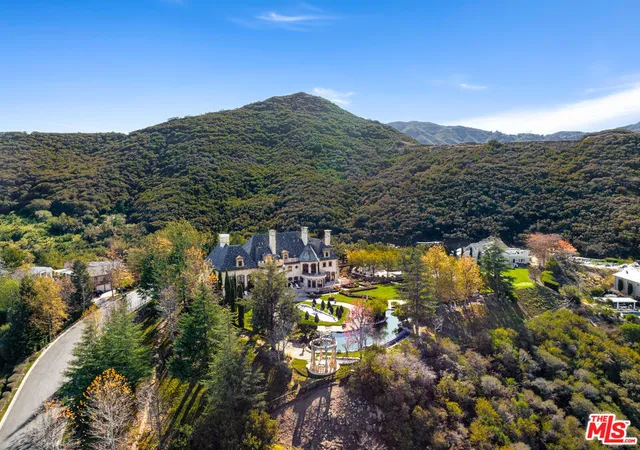 Photo 3 of Mansion for sale at 900 W Stafford Rd, Thousand Oaks, CA 91361 | MLS# 26992221 | Listing updated on 2026-10-02