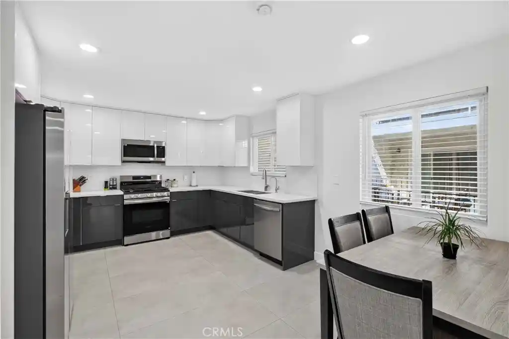 Listing Photo 1 - Condo for sale in 1344 5th located at 1344 5th, Glendale, CA 91201 - Unit #16