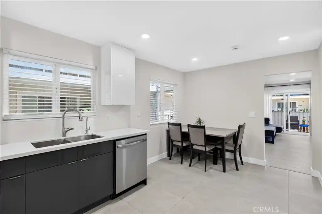 Listing Photo 2 - Condo for sale in 1344 5th located at 1344 5th, Glendale, CA 91201 - Unit #16