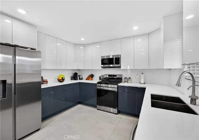Photo 3 of Sale Pending at 1344 5th #16, Glendale, CA 91201 | MLS# GD26208885 | Listing updated on 2026-10-08