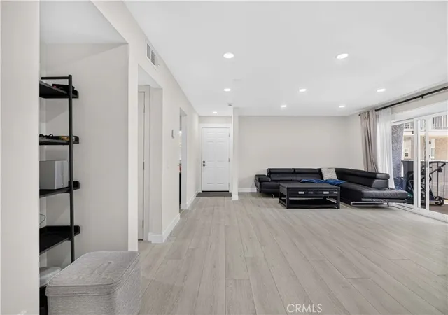 Listing Photo 4 - Condo for sale in building located at 1344 5th, Glendale, CA 91201 - Unit #16