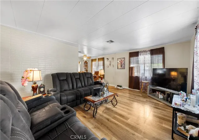 Photo 4 of Manufactured home for sale at 725 W Thornton #69, Hemet, CA 92543 | MLS# SW26209713 | Listing updated on 2026-10-01