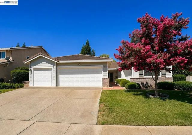 Photo 1 of Single family home for sale at 9736 Dynasty Way, Elk Grove, CA 95624 | MLS# 41149432 | Listing updated on 2026-10-02