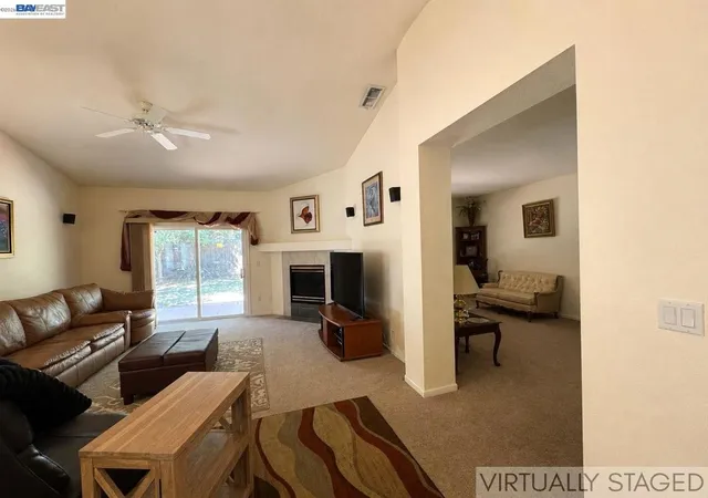 Photo 3 of Single family home for sale at 9736 Dynasty Way, Elk Grove, CA 95624 | MLS# 41149432 | Listing updated on 2026-10-02