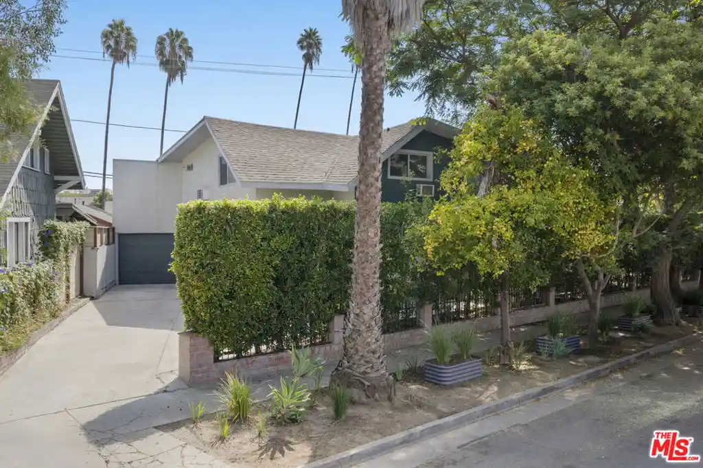 Listing Photo 1 - Condo for sale in 128 S Hoover St located at 128 S Hoover St, Los Angeles, CA 90004 - Unit 128 S Hoover St