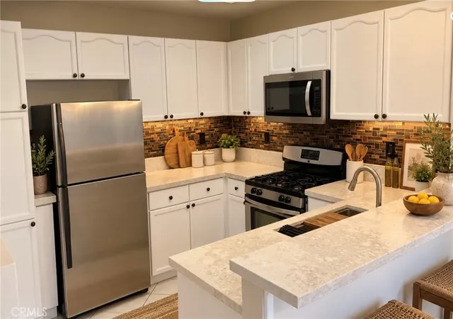 Listing Photo 1 - Condo for sale in building located at 3317 Metcalf, Orange, CA 92869 - Unit #E