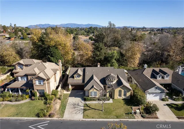 Photo 2 of Single family home for sale at 1031 Inverlochy Dr, Fallbrook, CA 92028 | MLS# SW26209458 | Listing updated on 2026-10-08