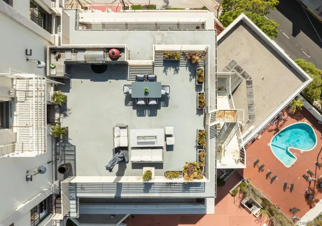 Listing Photo 3 - Condo for sale in building located at 702 Ash St, San Diego, CA 92101 - Unit #1400