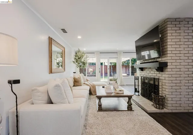Photo 3 of Sale Pending at 220 Yosemite Dr, Livermore, CA 94551 | MLS# 41149455 | Listing updated on 2026-10-05