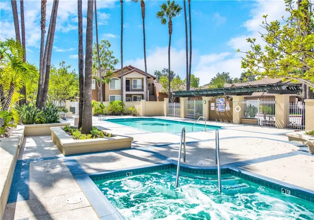Listing Photo 2 - Condo for sale in building located at 58 Mira Mesa, Rancho Santa Margarita, CA 92688