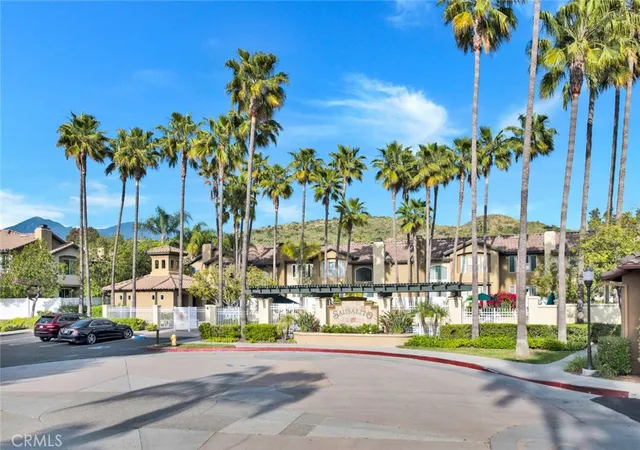 Listing Photo 3 - Condo for sale in building located at 58 Mira Mesa, Rancho Santa Margarita, CA 92688
