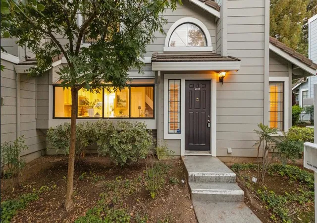 Photo 2 of Townhouse for sale at 2584 Yerba Bank Ct, San Jose, CA 95121 | MLS# ML82058540 | Listing updated on 2026-10-12