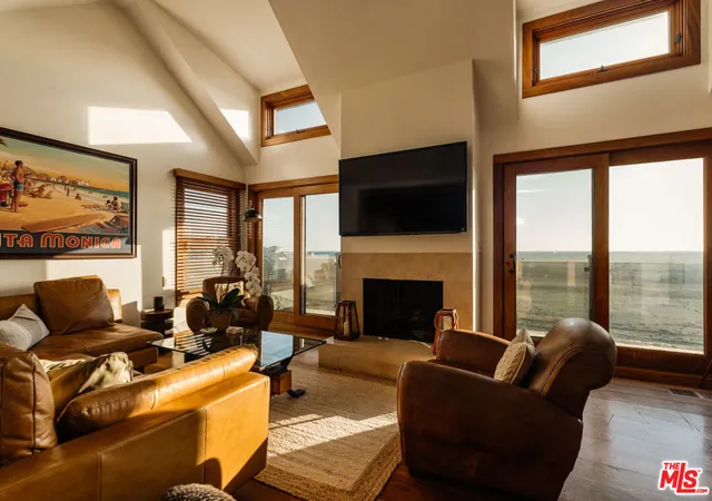 Photo 2 of Townhouse for sale at 1366 Palisades Beach Rd, Santa Monica, CA 90401 | MLS# 26993135 | Listing updated on 2026-10-07