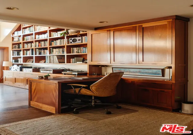 Photo 4 of Townhouse for sale at 1366 Palisades Beach Rd, Santa Monica, CA 90401 | MLS# 26993135 | Listing updated on 2026-10-07