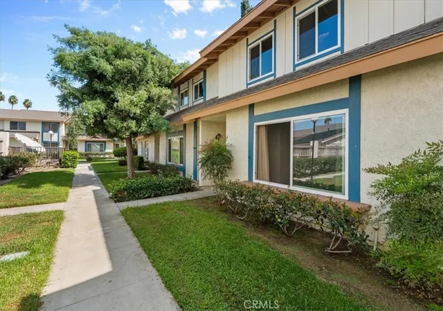 Photo 2 of Townhouse for sale at 5950 Imperial Hwy #48, South Gate, CA 90280 | MLS# CV26208976 | Listing updated on 2026-09-26