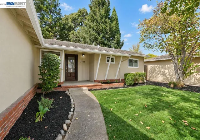 Photo 2 of Sale Pending at 3831 Maplewood Dr, Concord, CA 94519 | MLS# 41149475 | Listing updated on 2026-10-03