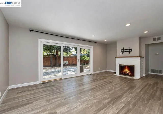 Photo 3 of Sale Pending at 3831 Maplewood Dr, Concord, CA 94519 | MLS# 41149475 | Listing updated on 2026-10-03