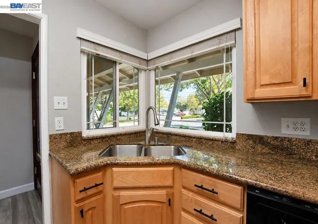 Photo 3 of Sale Pending at 3831 Maplewood Dr, Concord, CA 94519 | MLS# 41149475 | Listing updated on 2026-10-03