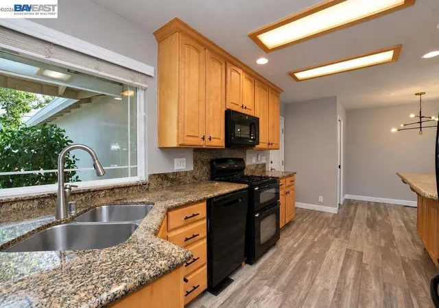 Photo 4 of Sale Pending at 3831 Maplewood Dr, Concord, CA 94519 | MLS# 41149475 | Listing updated on 2026-10-03