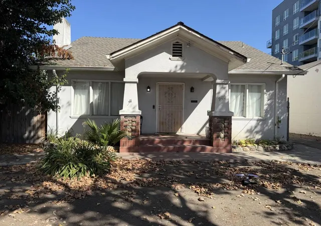 Photo 2 of Single family home for sale at 909 W Julian St, San Jose, CA 95126 | MLS# ML82062693 | Listing updated on 2026-09-29