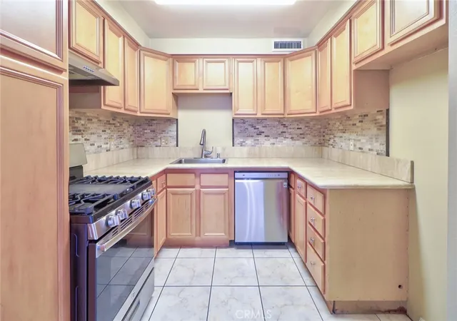 Listing Photo 4 - Condo for sale in building located at 1375 Cypress, San Dimas, CA 91773