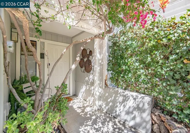 Photo 4 of Sale Pending at 2454 Heatherleaf Ln, Martinez, CA 94553 | MLS# 41149498 | Listing updated on 2026-10-09